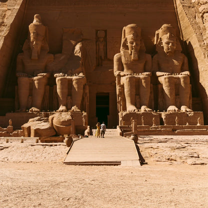VIAJE GRUPAL A EGIPTO Y JORDANIA 2025